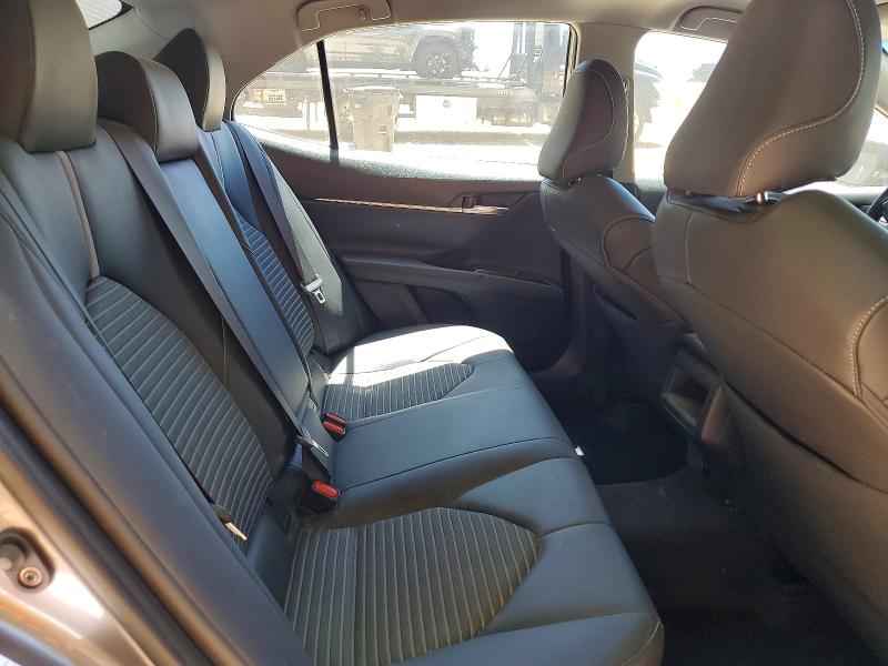 53659206 :رقم المزاد ، 4T1B11HK9JU516137 vin ، 2018 Toyota Camry مزاد بيع