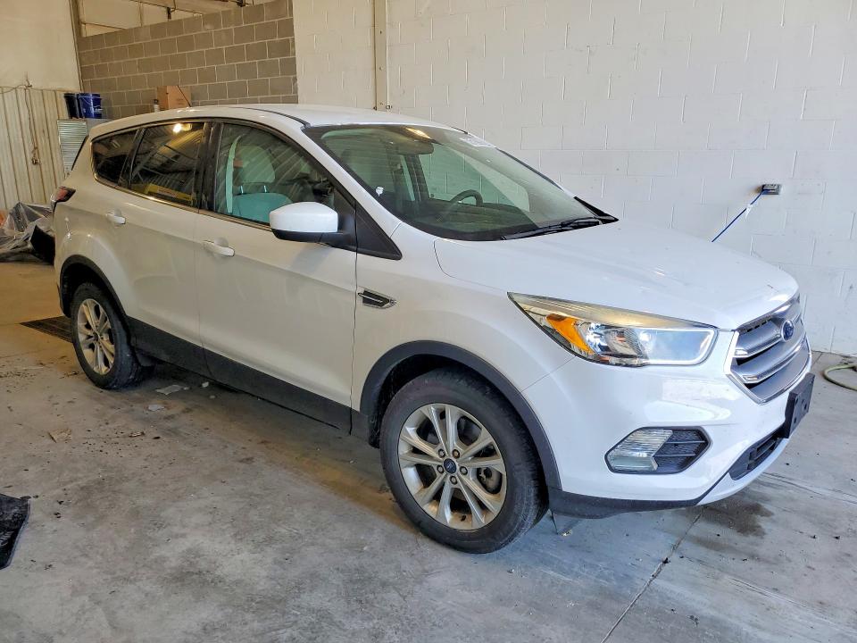52516996 :رقم المزاد ، 1FMCU9GD8HUD28443 vin ، 2017 Ford Escape مزاد بيع