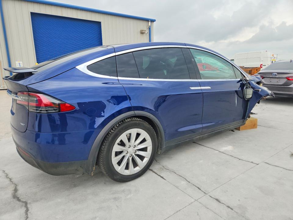 2017 Tesla Model X მანქანა იყიდება აუქციონზე, vin: 5YJXCAE20HF038217, აუქციონის ნომერი: 54675706