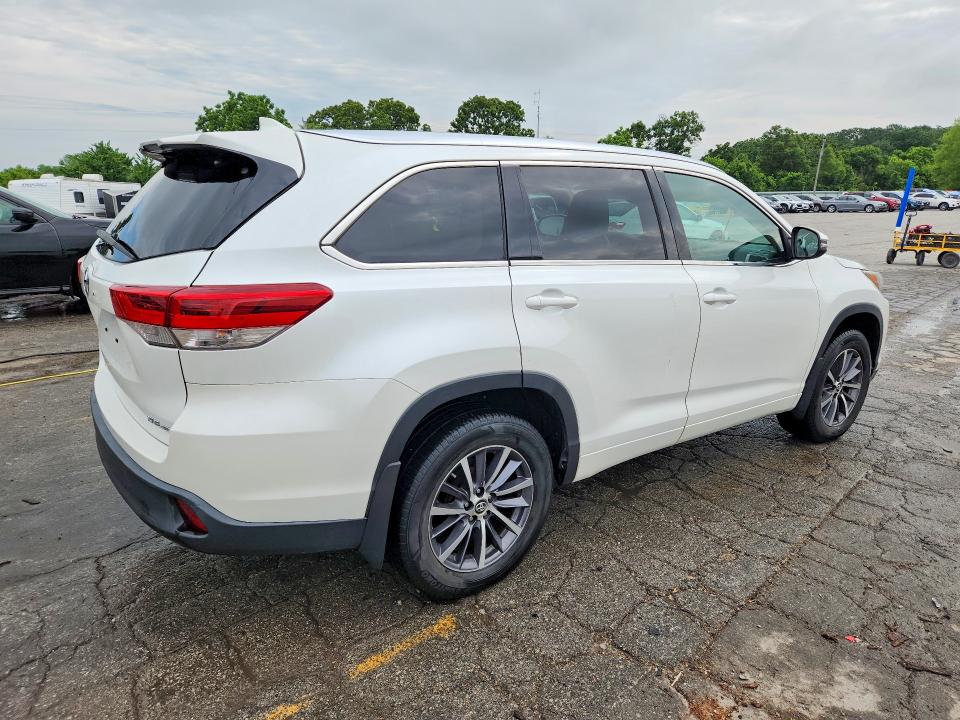 Продажа на аукционе авто 2018 Toyota Highlander, vin: 5TDJZRFH0JS834442, номер лота: 54199586