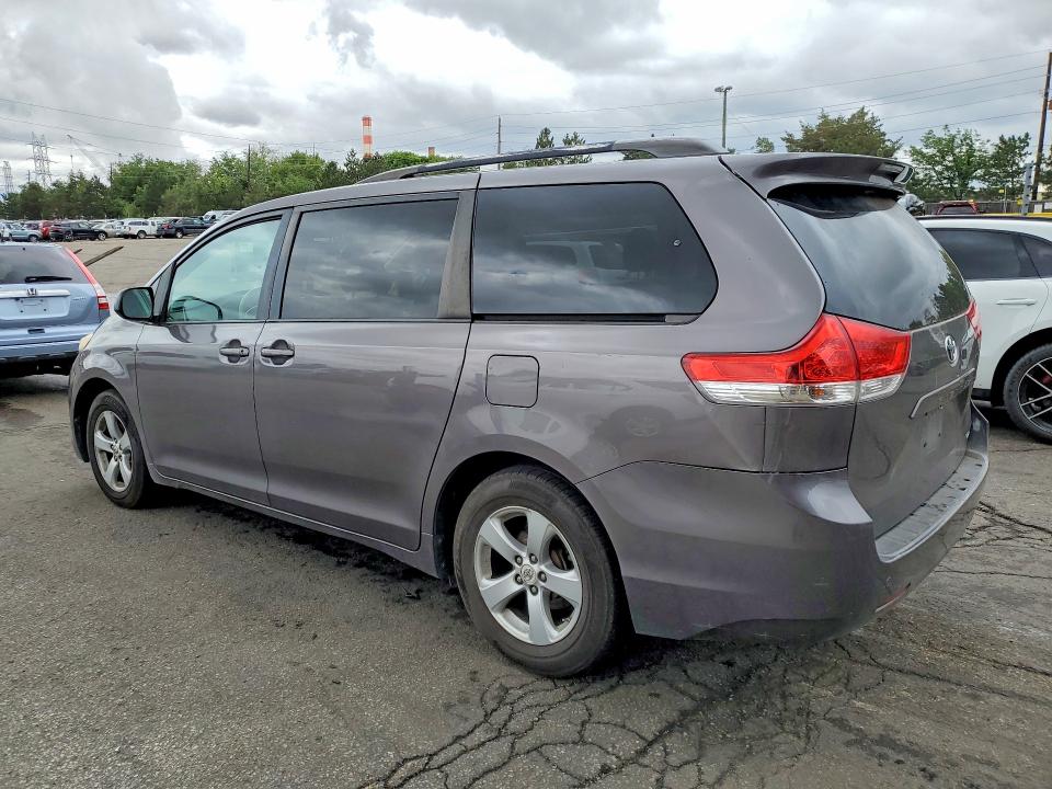 2011 Toyota Sienna მანქანა იყიდება აუქციონზე, vin: 5TDKK3DC3BS033986, აუქციონის ნომერი: 54200036