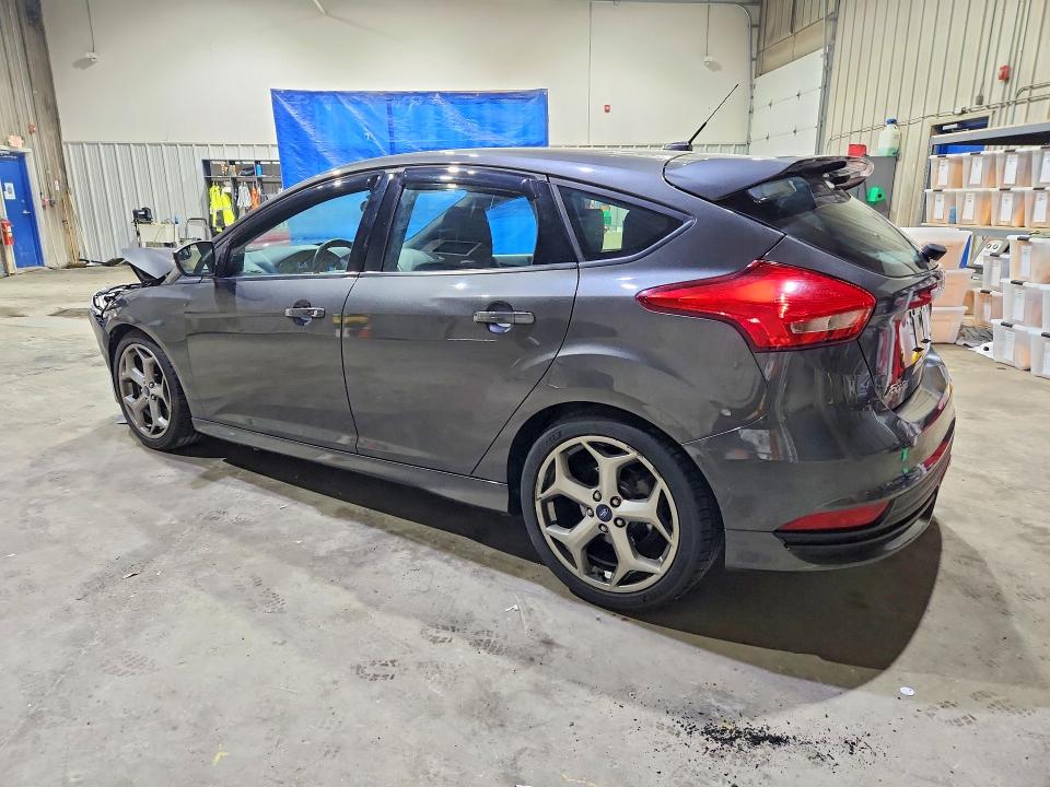 53993986 :رقم المزاد ، 1FADP3L92FL353104 vin ، 2015 Ford Focus مزاد بيع