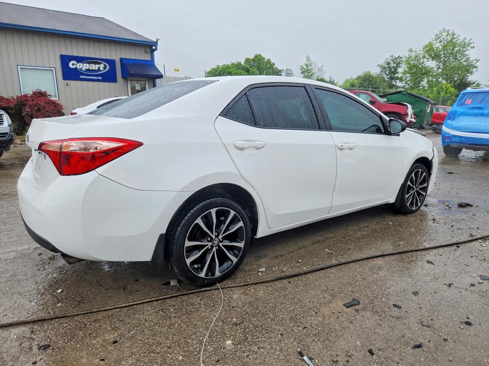 54705766 :رقم المزاد ، 5YFBURHE9JP834065 vin ، 2018 Toyota Corolla مزاد بيع
