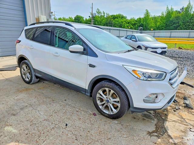 2017 Ford Escape მანქანა იყიდება აუქციონზე, vin: 1FMCU0GD8HUE40929, აუქციონის ნომერი: 53707796
