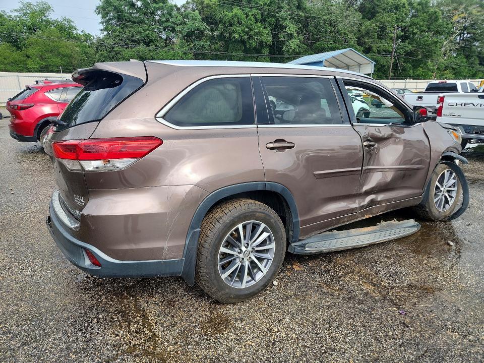 Продаж на аукціоні авто 2018 Toyota Highlander, vin: 5TDKZRFH7JS289019, номер лоту: 54848066