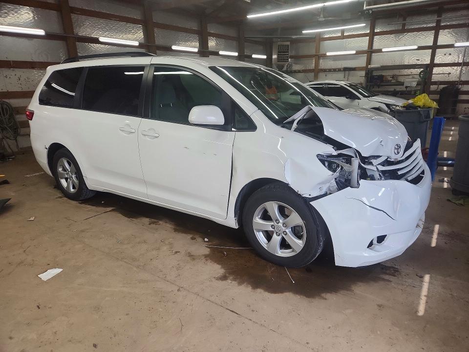 52029746 :رقم المزاد ، 5TDKK3DC1FS677248 vin ، 2015 Toyota Sienna مزاد بيع