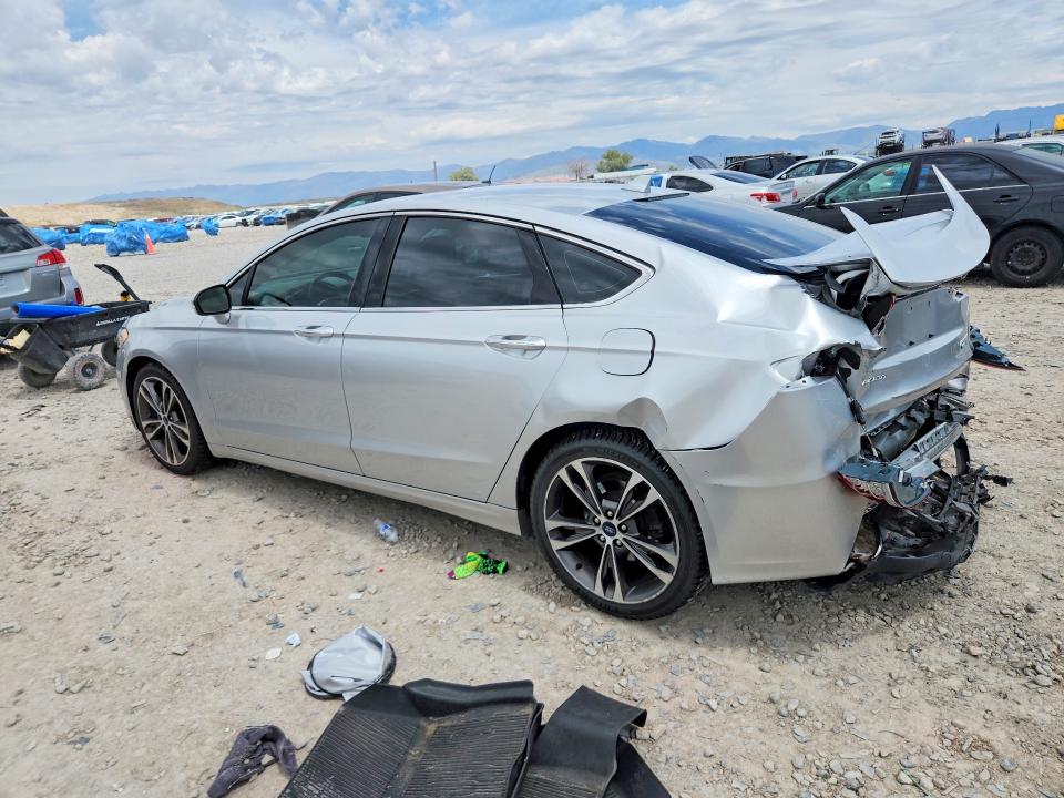 52556166 :رقم المزاد ، 3FA6P0D90KR225977 vin ، 2019 Ford Fusion مزاد بيع