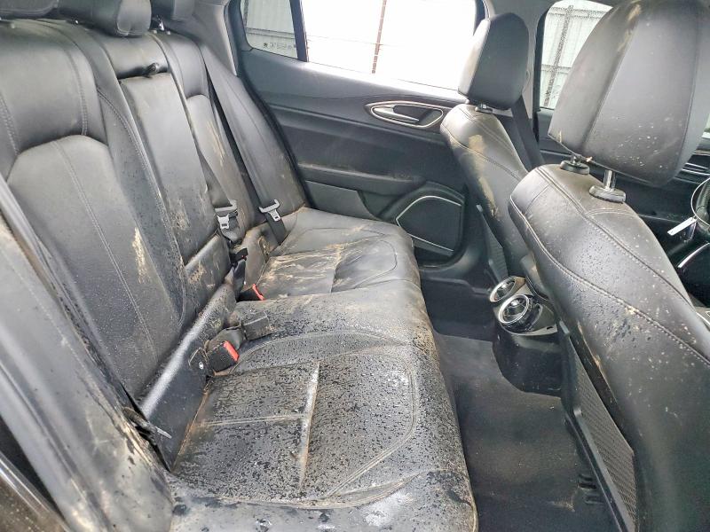 52037376 :رقم المزاد ، ZARFAMBN6M7646069 vin ، 2021 Alfa Romeo Giulia مزاد بيع
