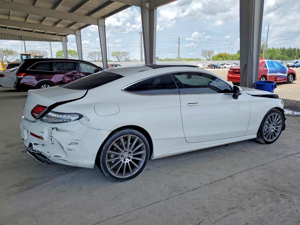 52155526 :رقم المزاد ، WDDWJ4JBXHF389971 vin ، 2017 Mercedes-benz C مزاد بيع