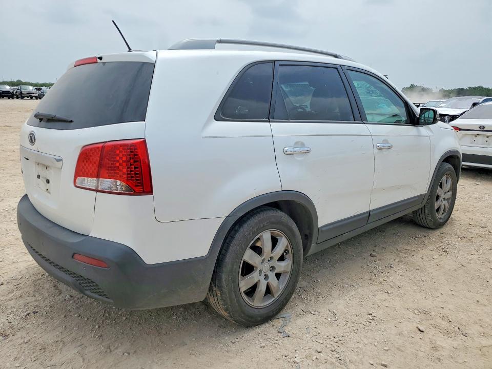 2011 Kia Sorento მანქანა იყიდება აუქციონზე, vin: 5XYKTDA18BG070423, აუქციონის ნომერი: 52777106