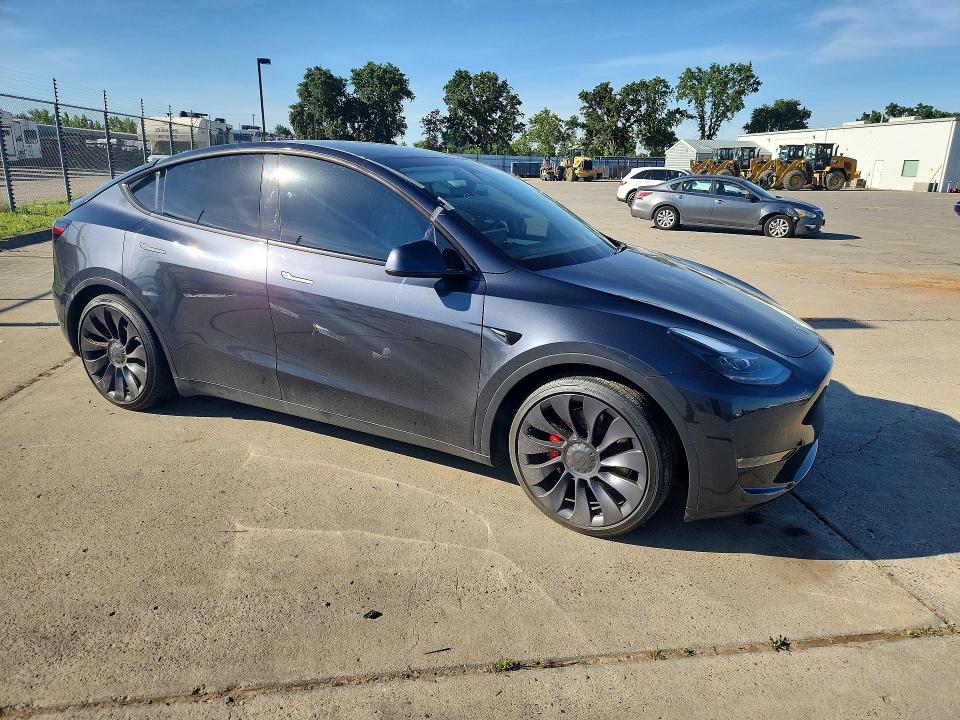 2024 Tesla Model Y მანქანა იყიდება აუქციონზე, vin: 7SAYGDEF5RF061364, აუქციონის ნომერი: 53278326