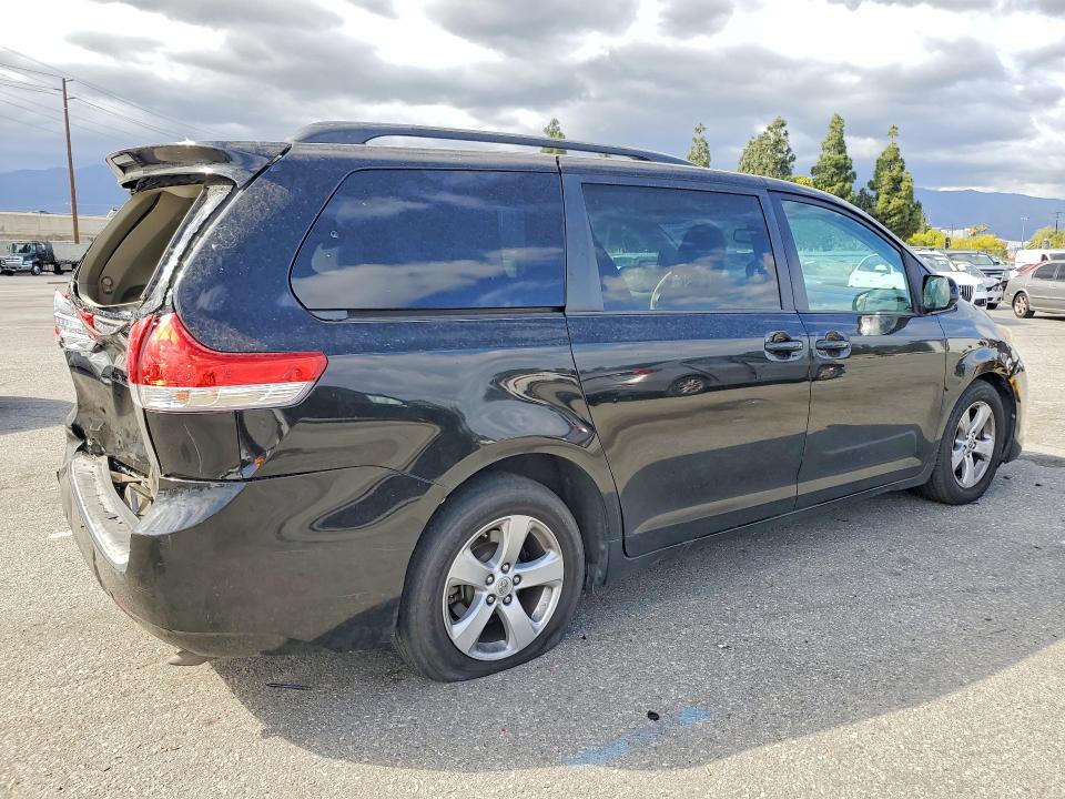 Продажа на аукционе авто 2014 Toyota Sienna, vin: 5TDKK3DCXES477113, номер лота: 54719686