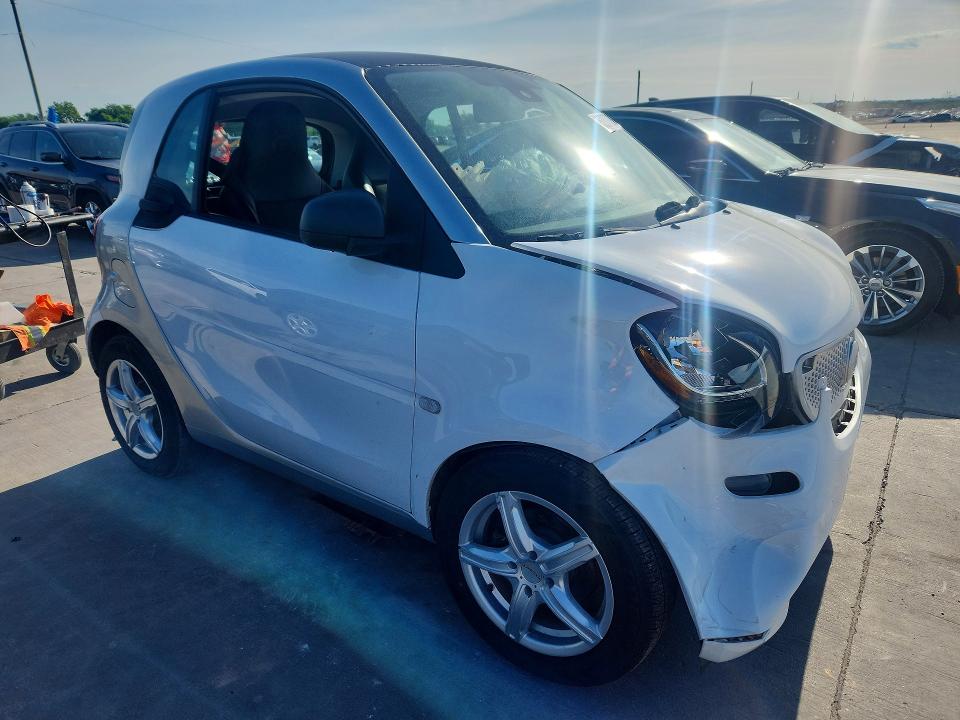 Aukcja sprzedaży 2016 Smart Fortwo, vin: WMEFJ5DA4GK123419, numer aukcji: 52377396