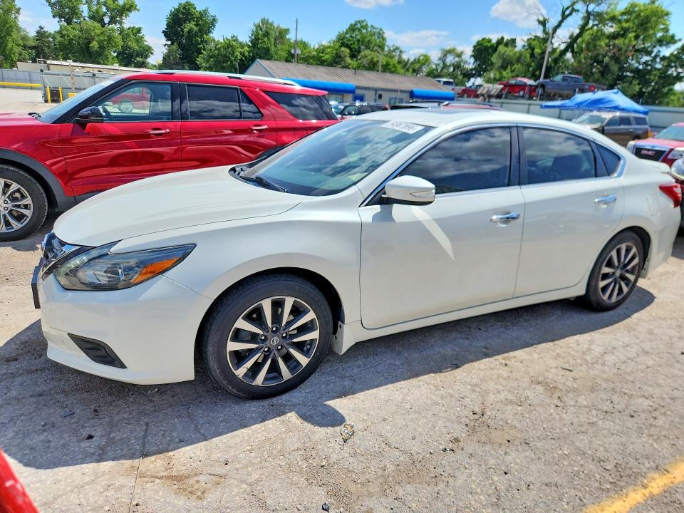 2017 Nissan Altima მანქანა იყიდება აუქციონზე, vin: 1N4AL3AP5HC139355, აუქციონის ნომერი: 54967896