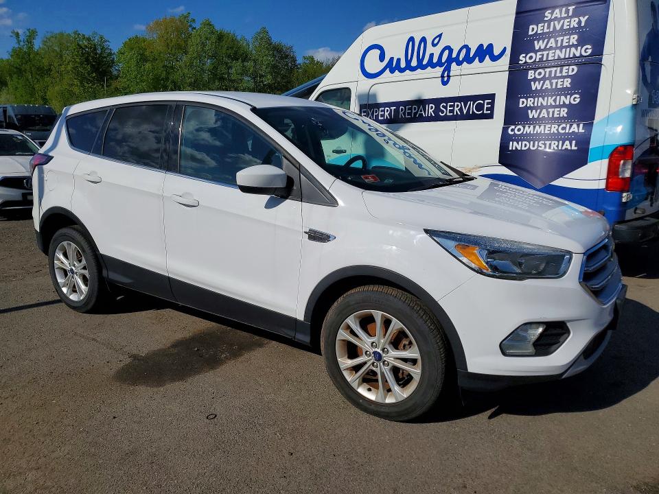 2017 Ford Escape მანქანა იყიდება აუქციონზე, vin: 1FMCU0GD8HUE37822, აუქციონის ნომერი: 52875606