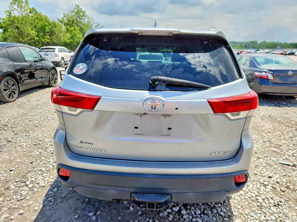 2017 Toyota Highlander მანქანა იყიდება აუქციონზე, vin: 5TDJZRFH9HS428539, აუქციონის ნომერი: 54865996