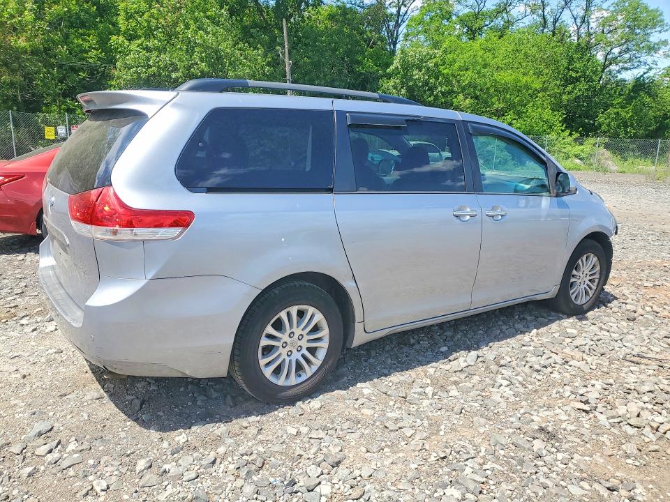 2013 Toyota Sienna მანქანა იყიდება აუქციონზე, vin: 5TDYK3DC2DS366709, აუქციონის ნომერი: 54827406