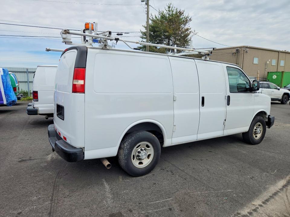 53002266 :رقم المزاد ، 1GCWGFCF9F1169140 vin ، 2015 Chevrolet Express G2500 مزاد بيع
