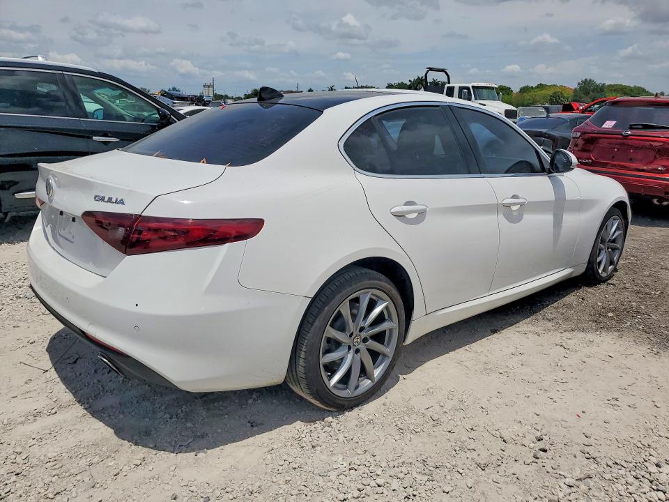 2017 Alfa Romeo Giulia მანქანა იყიდება აუქციონზე, vin: ZARFAEDN8H7550355, აუქციონის ნომერი: 53096096