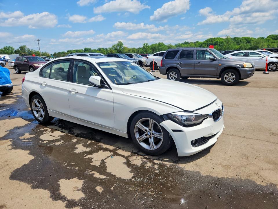 53360046 :رقم المزاد ، WBA3C3C50DF978706 vin ، 2013 Bmw 320 مزاد بيع