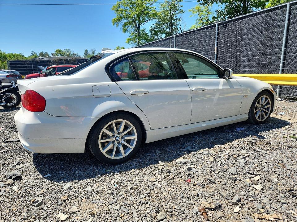 41628936 :رقم المزاد ، WBAPH7G57BNL85979 vin ، 2011 Bmw 328 مزاد بيع