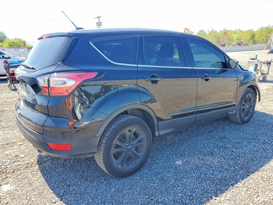 Продаж на аукціоні авто 2017 Ford Escape, vin: 1FMCU0GD2HUC73354, номер лоту: 52626016