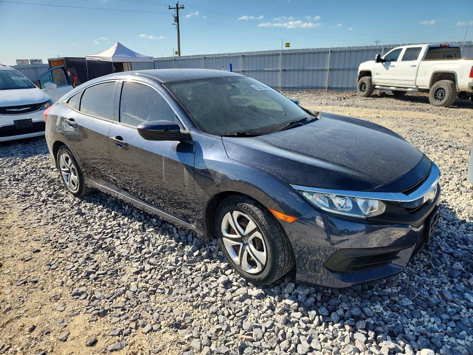 53217946 :رقم المزاد ، 19XFC2F5XJE000970 vin ، 2018 Honda Civic مزاد بيع