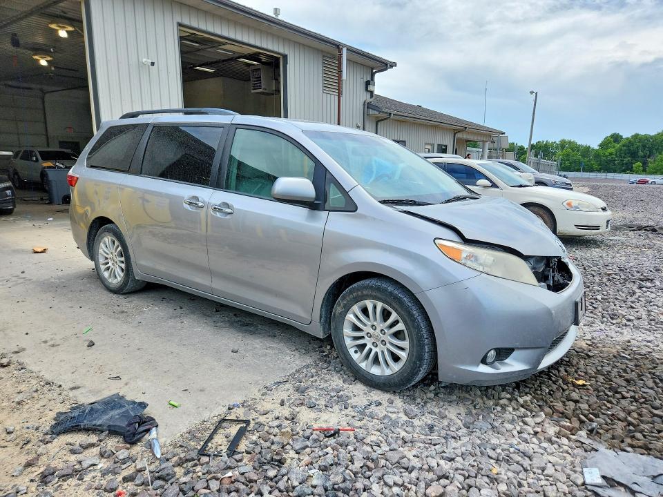 Продажа на аукционе авто 2015 Toyota Sienna, vin: 5TDYK3DCXFS555787, номер лота: 53238606