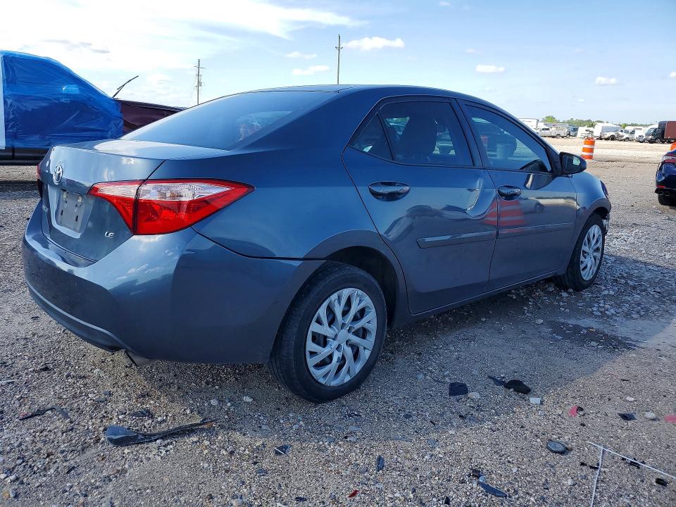 52016996 :رقم المزاد ، 5YFBURHE3HP576328 vin ، 2017 Toyota Corolla مزاد بيع