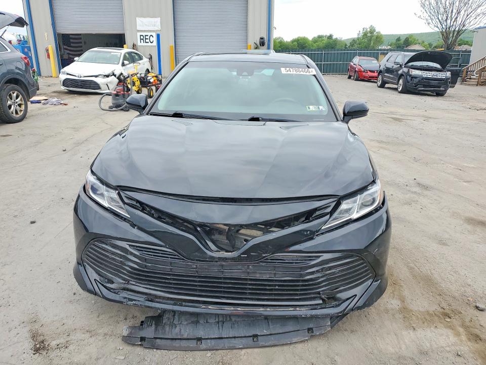 2018 Toyota Camry მანქანა იყიდება აუქციონზე, vin: 4T1B11HK0JU606132, აუქციონის ნომერი: 54780466
