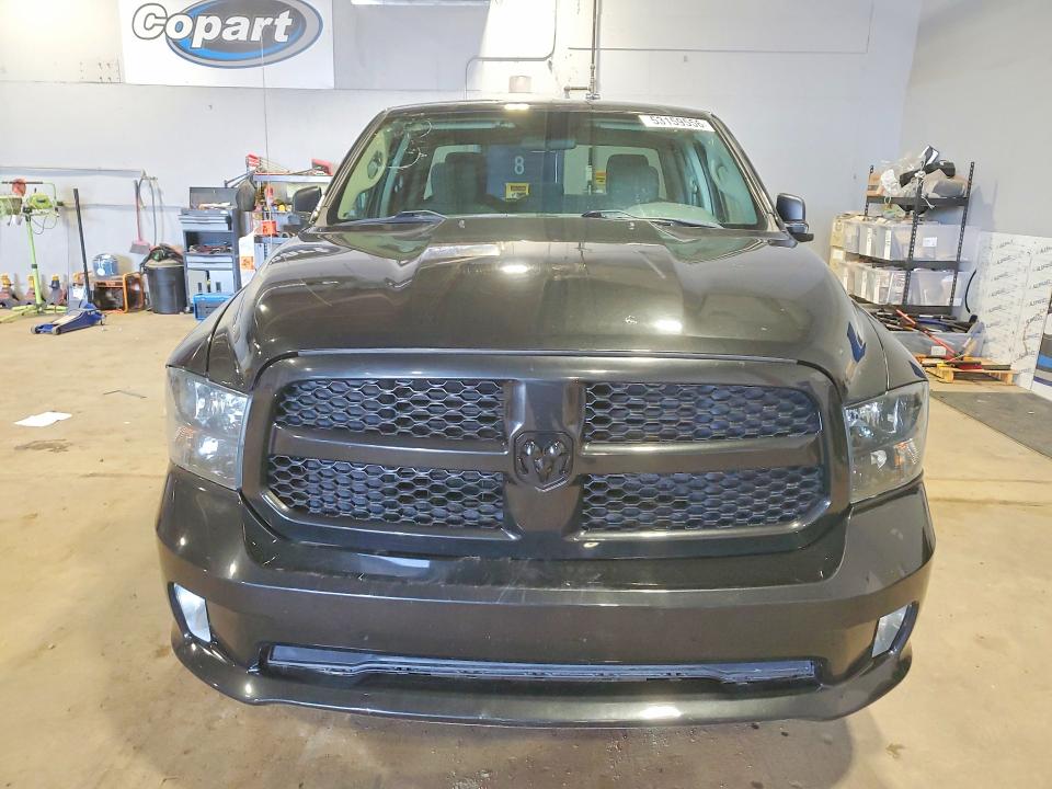 53159556 :رقم المزاد ، 1C6RR7FG2JS285226 vin ، 2018 Ram 1500 مزاد بيع