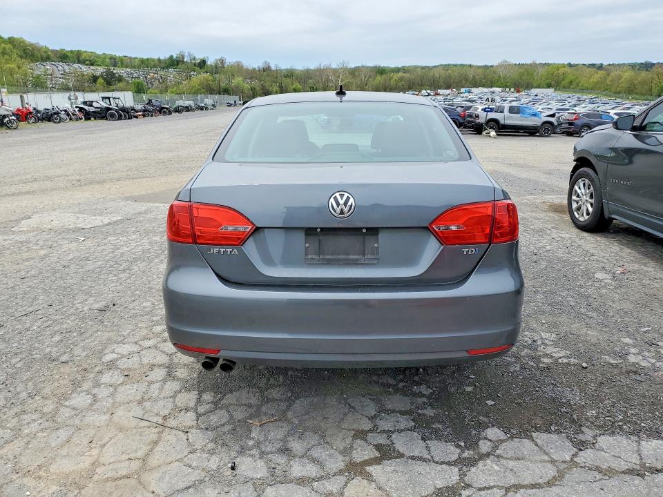 2013 Volkswagen Jetta მანქანა იყიდება აუქციონზე, vin: 3VW3L7AJ7DM402697, აუქციონის ნომერი: 53156236