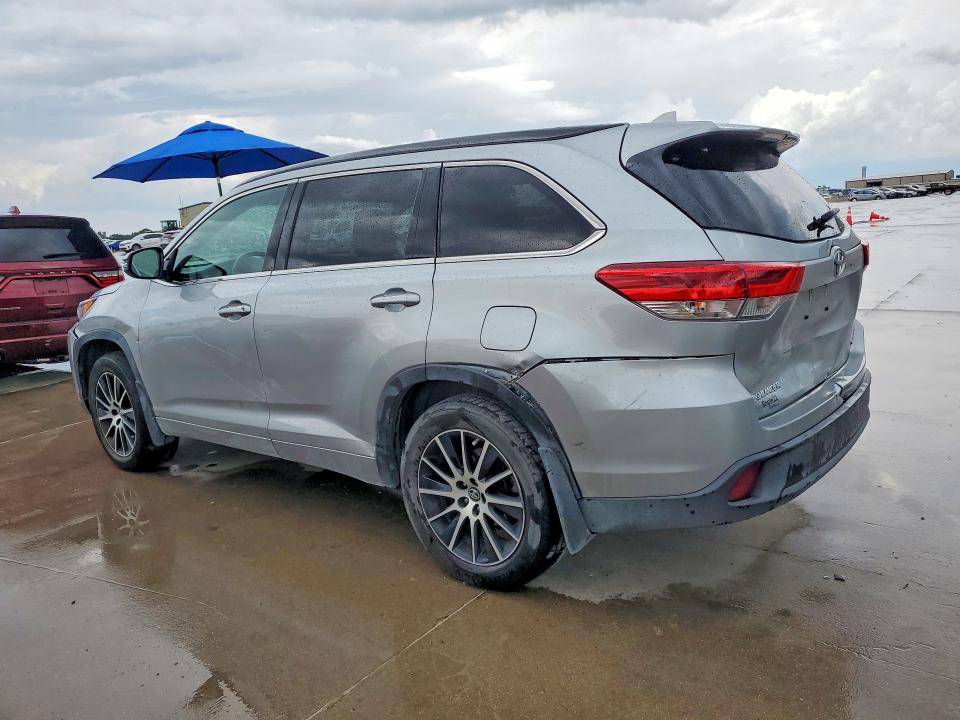 2018 Toyota Highlander მანქანა იყიდება აუქციონზე, vin: 5TDJZRFH1JS895749, აუქციონის ნომერი: 53845306