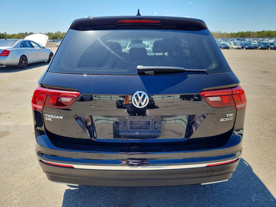 51829086 :رقم المزاد ، 3VV2B7AX8JM032878 vin ، 2018 Volkswagen Tiguan مزاد بيع