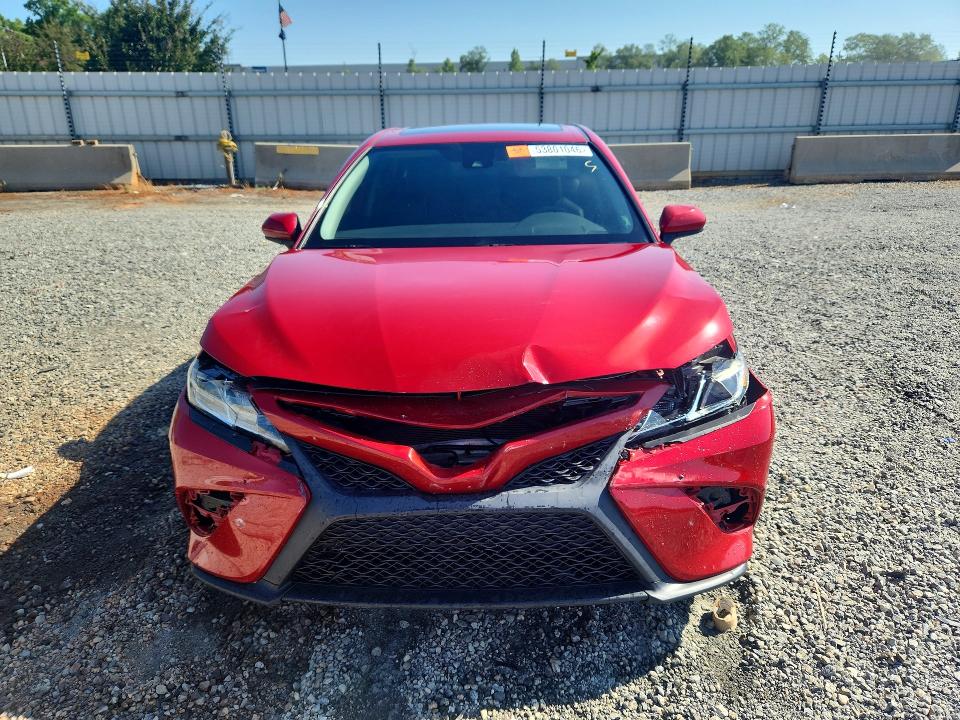 53801046 :رقم المزاد ، 4T1B11HK2KU210897 vin ، 2019 Toyota Camry مزاد بيع