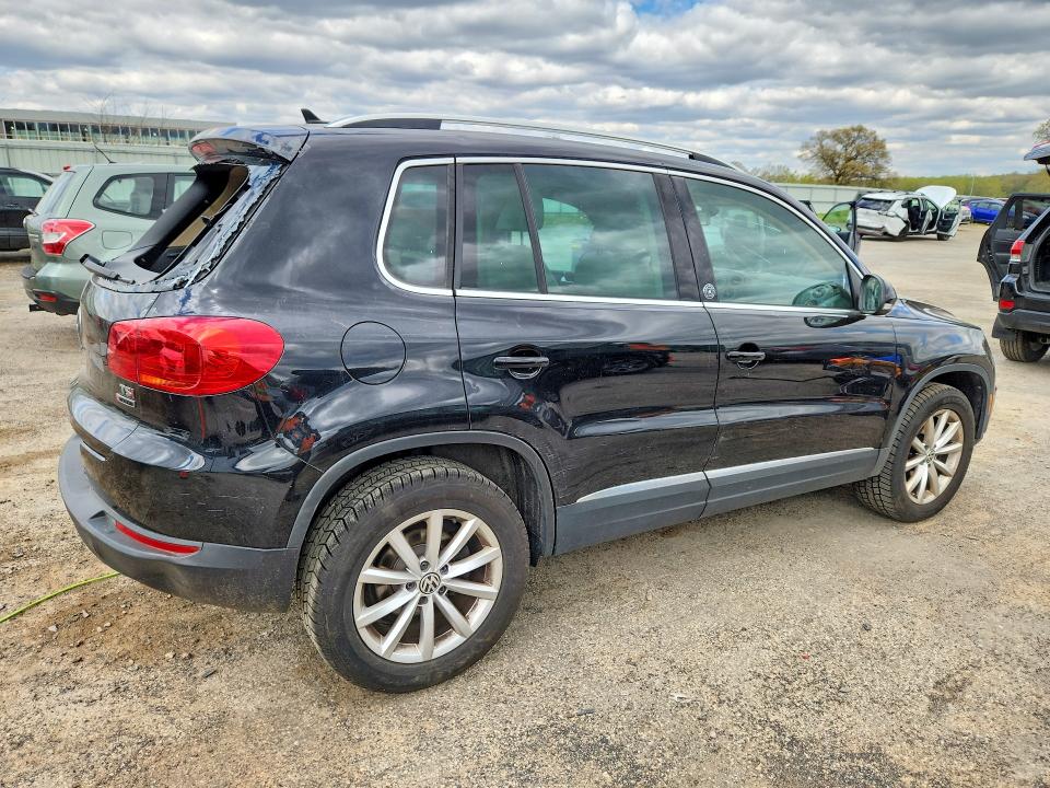 51496716 :رقم المزاد ، WVGSV7AX0HK010554 vin ، 2017 Volkswagen Tiguan مزاد بيع