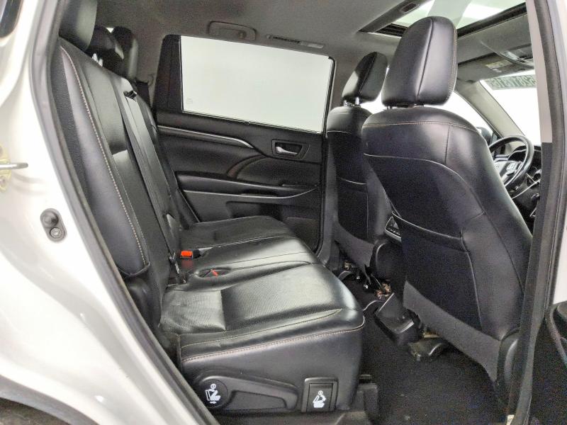 2018 Toyota Highlander მანქანა იყიდება აუქციონზე, vin: 5TDDZRFH3JS841219, აუქციონის ნომერი: 52817316