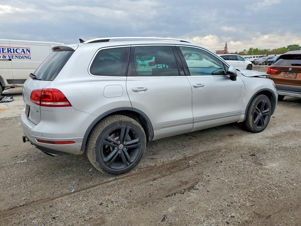 52179756 :رقم المزاد ، WVGRF7BP1HD000646 vin ، 2017 Volkswagen Touareg مزاد بيع