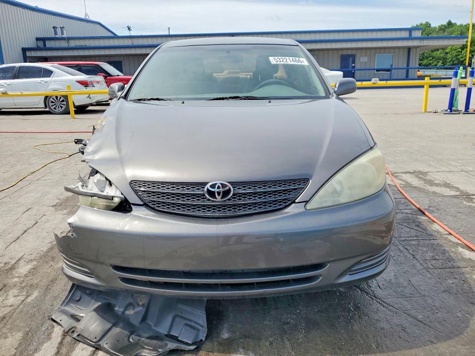53221466 :رقم المزاد ، 4T1BE32K94U882225 vin ، 2004 Toyota Camry مزاد بيع