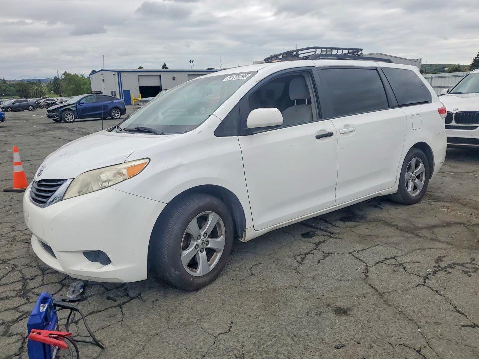 52786096 :رقم المزاد ، 5TDKA3DC2CS015385 vin ، 2012 Toyota Sienna مزاد بيع