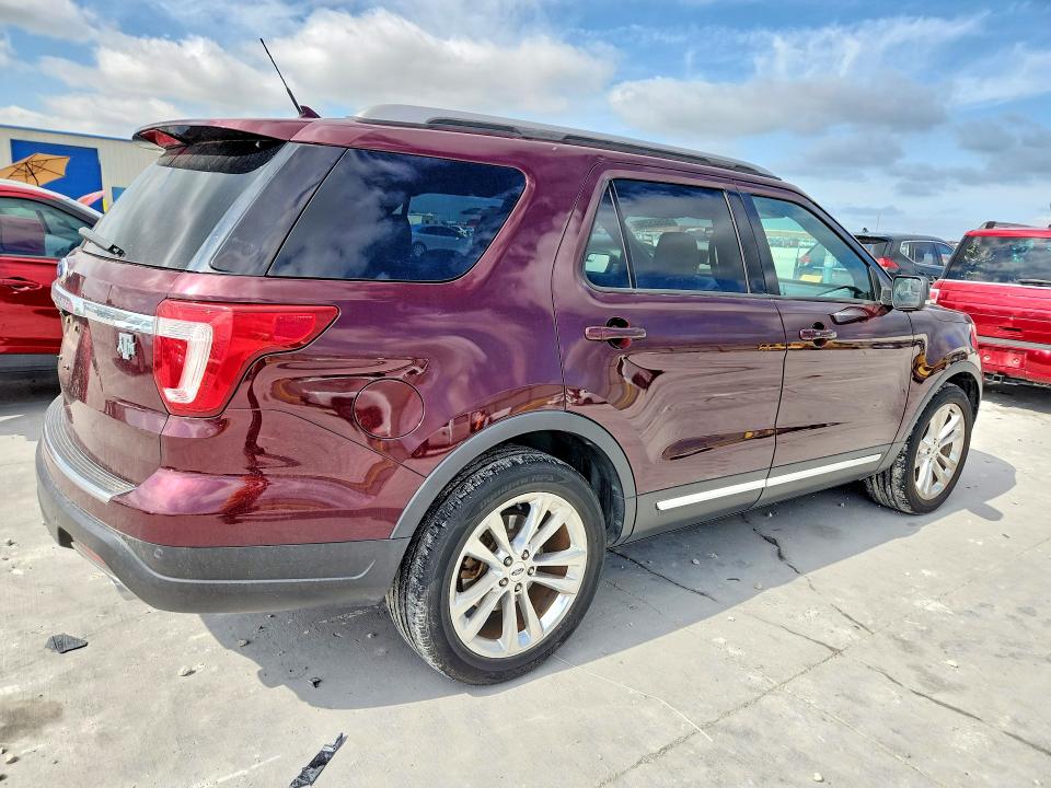 52665256 :رقم المزاد ، 1FM5K7D82JGC70117 vin ، 2018 Ford Explorer مزاد بيع