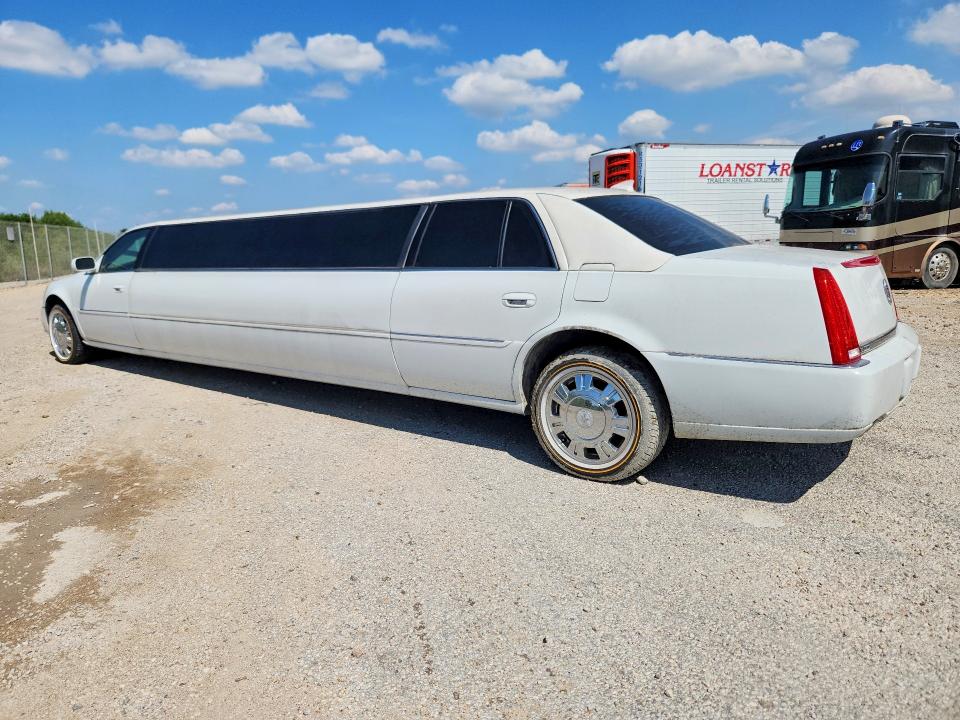 54528776 :رقم المزاد ، 1GE9K9C61BU550087 vin ، 2011 Cadillac Professional Chassis مزاد بيع