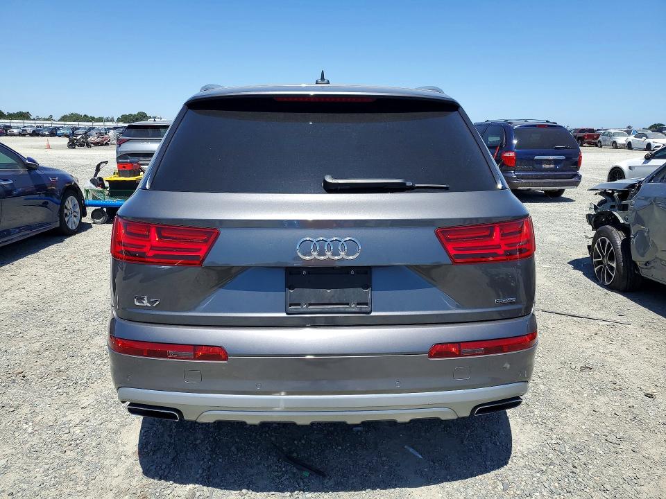 Продаж на аукціоні авто 2018 Audi Q7, vin: WA1LHAF7XJD038856, номер лоту: 53564576