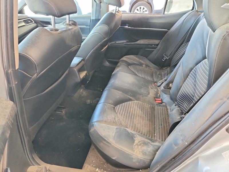 52078956 :رقم المزاد ، 4T1B21HK8JU002924 vin ، 2018 Toyota Camry Hybrid مزاد بيع