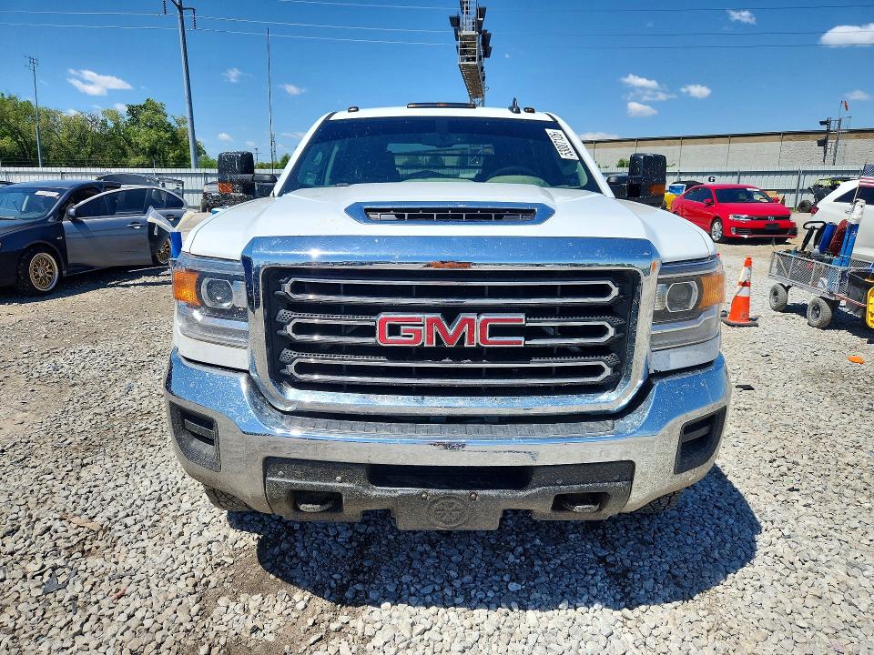53007126 :رقم المزاد ، 1GD42TCY5KF113002 vin ، 2019 Gmc Sierra مزاد بيع