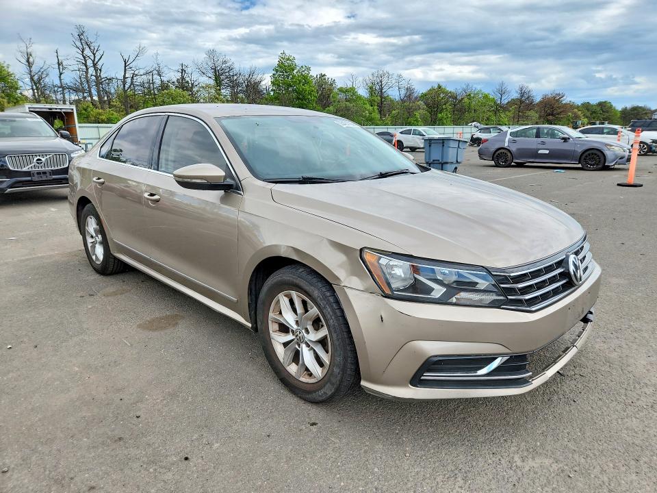 55421796 :رقم المزاد ، 1VWAT7A30GC011874 vin ، 2016 Volkswagen Passat مزاد بيع