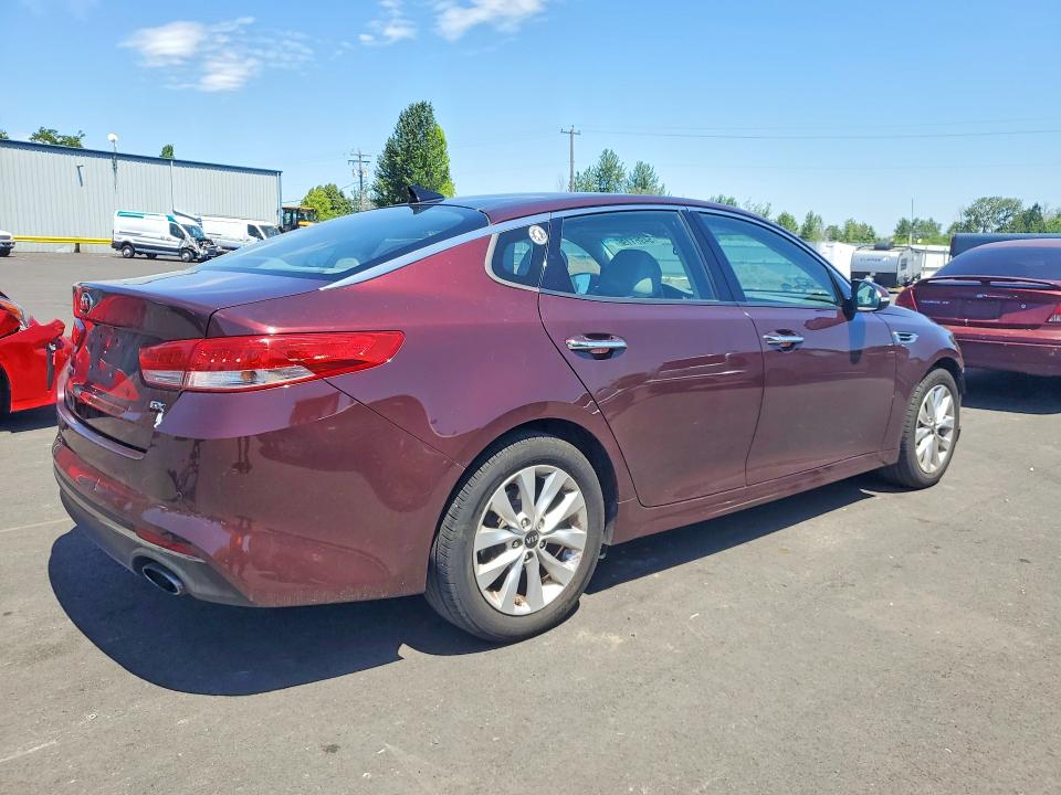 2017 Kia Optima მანქანა იყიდება აუქციონზე, vin: 5XXGU4L3XHG150143, აუქციონის ნომერი: 54961196