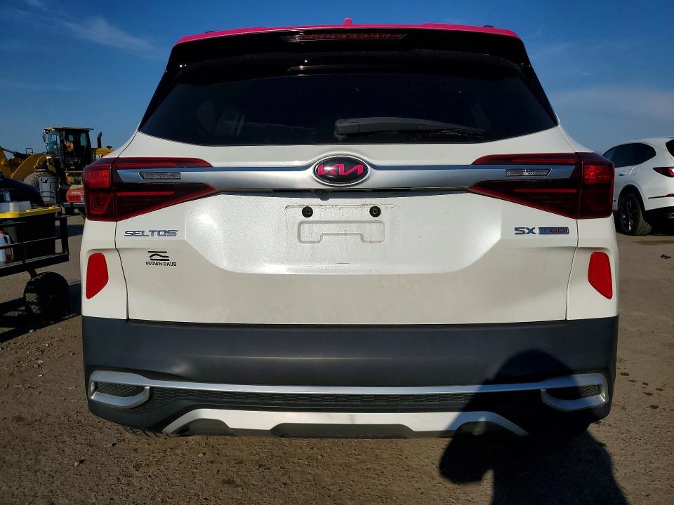 2021 Kia Seltos მანქანა იყიდება აუქციონზე, vin: KNDETCA29M7043621, აუქციონის ნომერი: 52518536