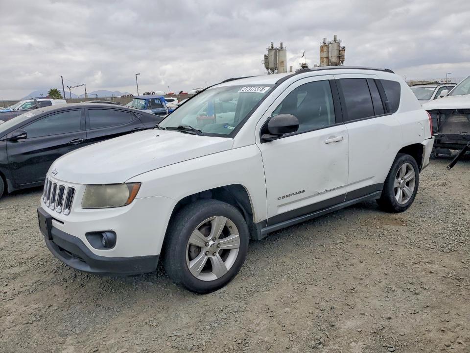51317376 :رقم المزاد ، 1C4NJCBA7GD665197 vin ، 2016 Jeep Compass مزاد بيع