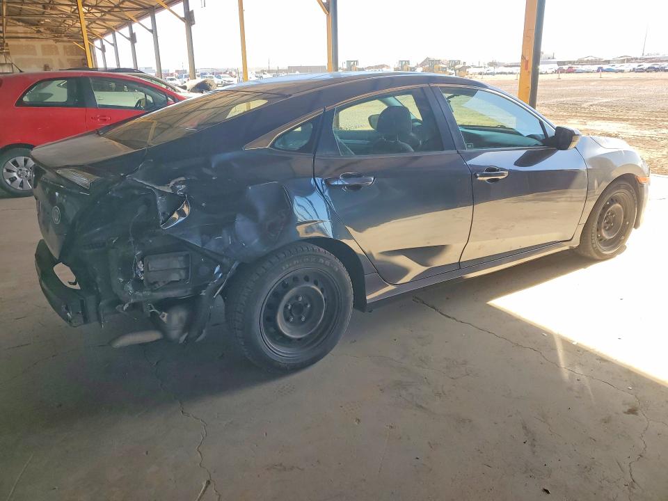 55166816 :رقم المزاد ، 2HGFC2F57JH579633 vin ، 2018 Honda Civic مزاد بيع